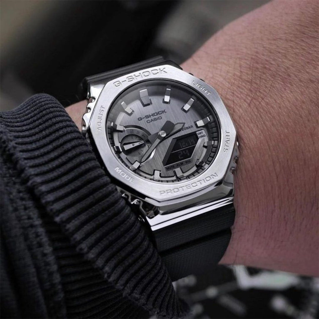 G-SHOCK GM 2100 SILVER BLACK PRIMIUM QUILTY WATCH