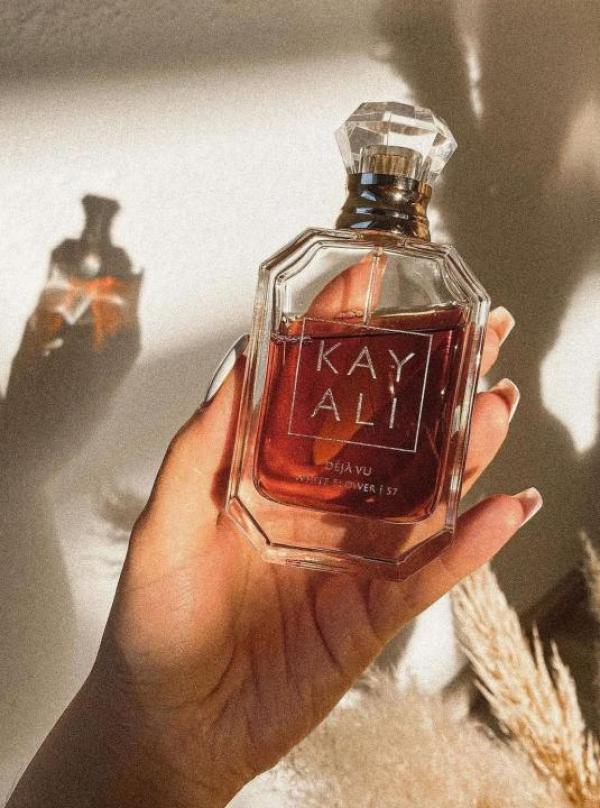 KAYALI DEJA VU WHITE FLOWER 57 LONG LASTING